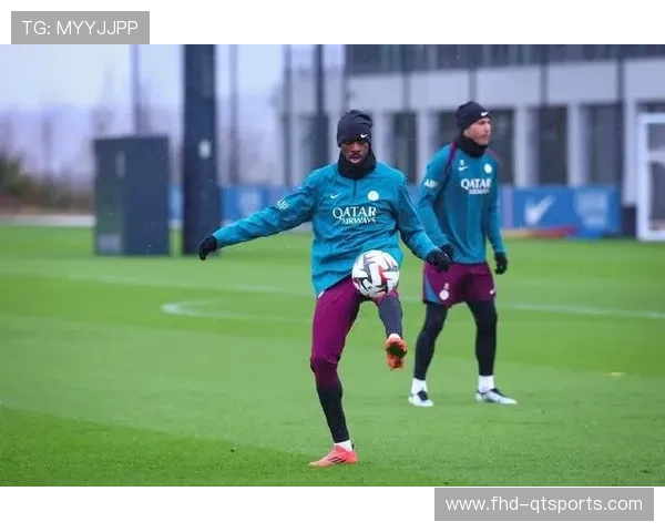 巴黎圣日耳曼训练开放日，球迷近距离互动